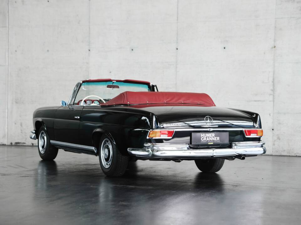 Image 17/50 of Mercedes-Benz 220 SE b (1962)