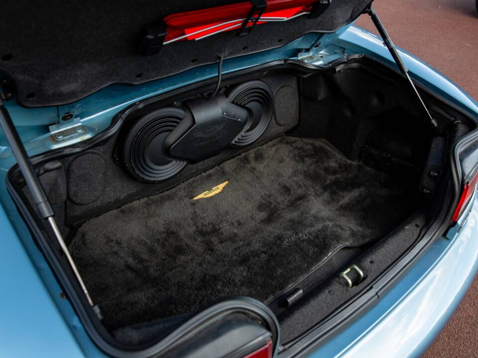 Immagine 22/46 di Aston Martin DB 7 Vantage Volante (2000)