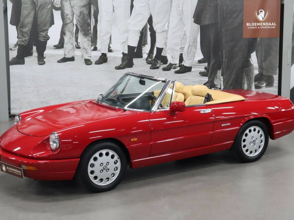 Immagine 1/28 di Alfa Romeo 2.0 Spider (1990)