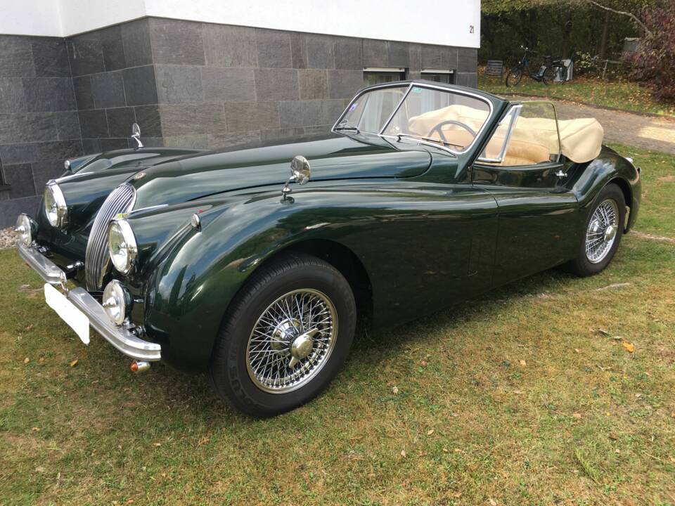 Image 2/14 de Jaguar XK 120 SE DHC (1954)