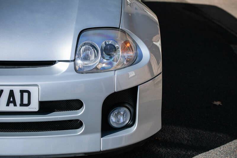 Image 14/40 of Renault Clio II V6 (2002)