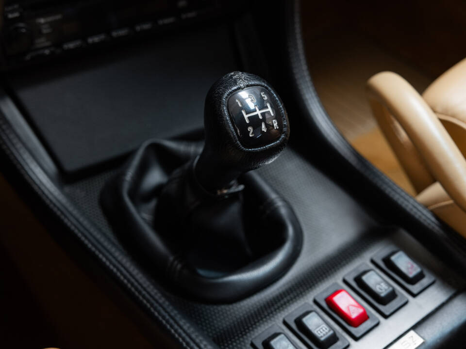 Image 17/32 de Alfa Romeo SZ (1994)