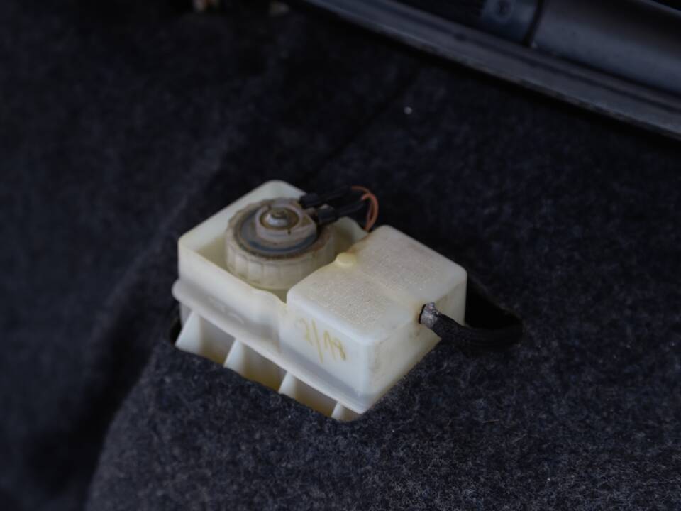 Image 37/108 de Porsche 911 Carrera 3.2 (1989)