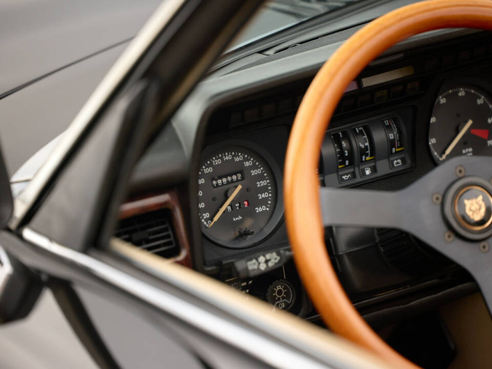 Immagine 27/37 di Jaguar XJ-S Convertible (1989)