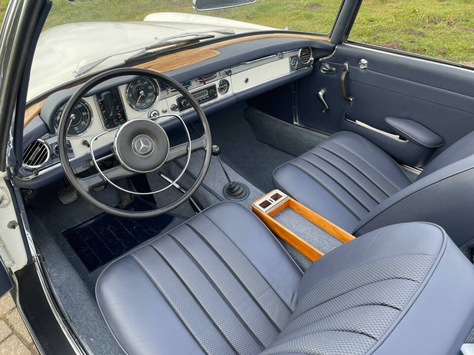Image 7/8 of Mercedes-Benz 230 SL (1964)