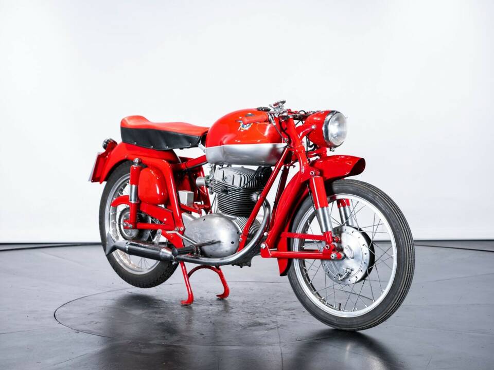 Image 6/50 of MV Agusta DUMMY (1957)