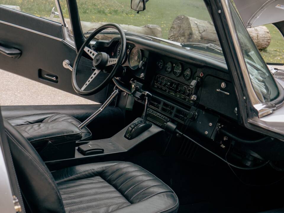 Bild 75/81 von Jaguar E-Type V12 (2+2) (1971)