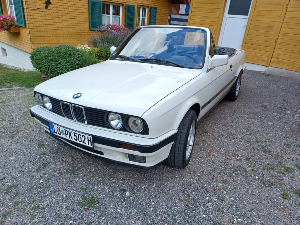 Image 46/55 of BMW 320i (1991)
