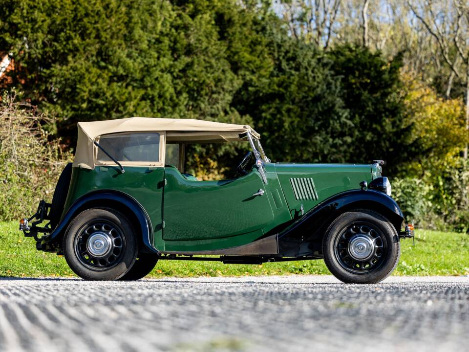 Image 2/50 of Morris Eight (1937)