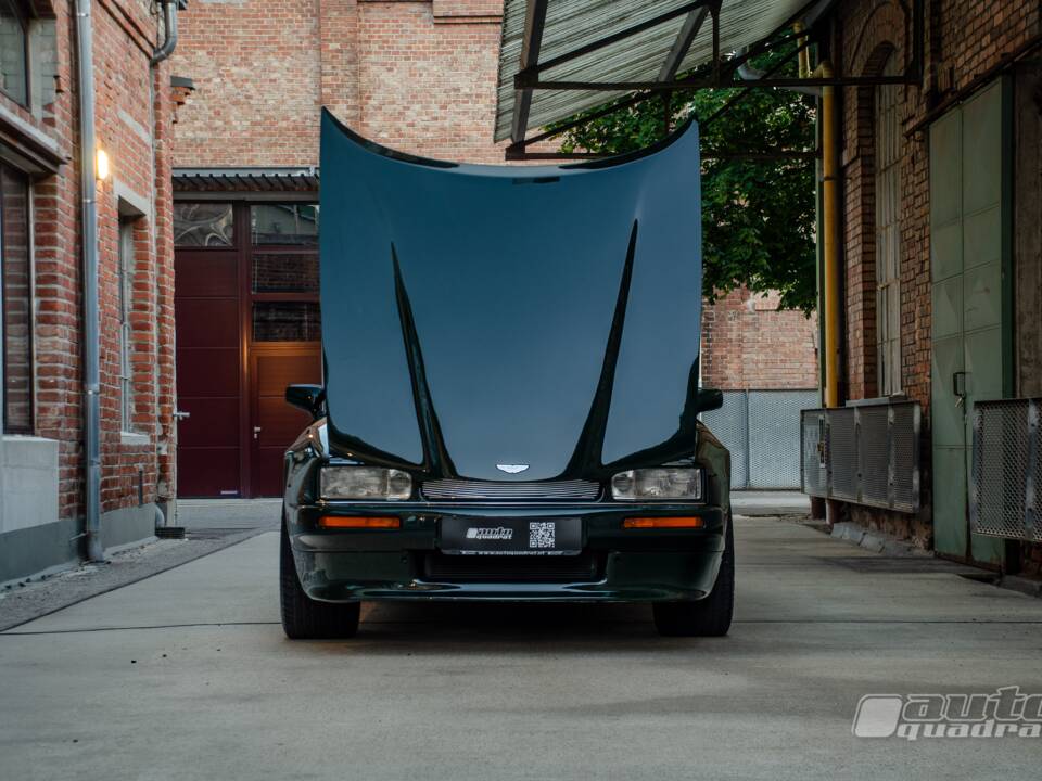 Immagine 5/17 di Aston Martin Virage Volante (1992)