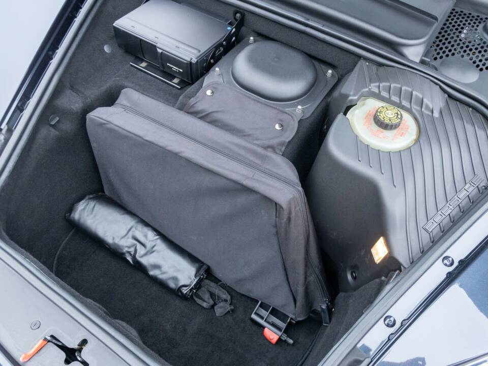 Bild 43/50 von Porsche 911 Carrera 4S (2003)