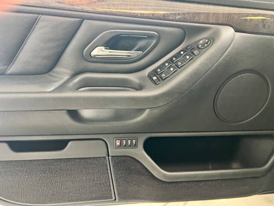 Immagine 42/48 di BMW 740i (2001)