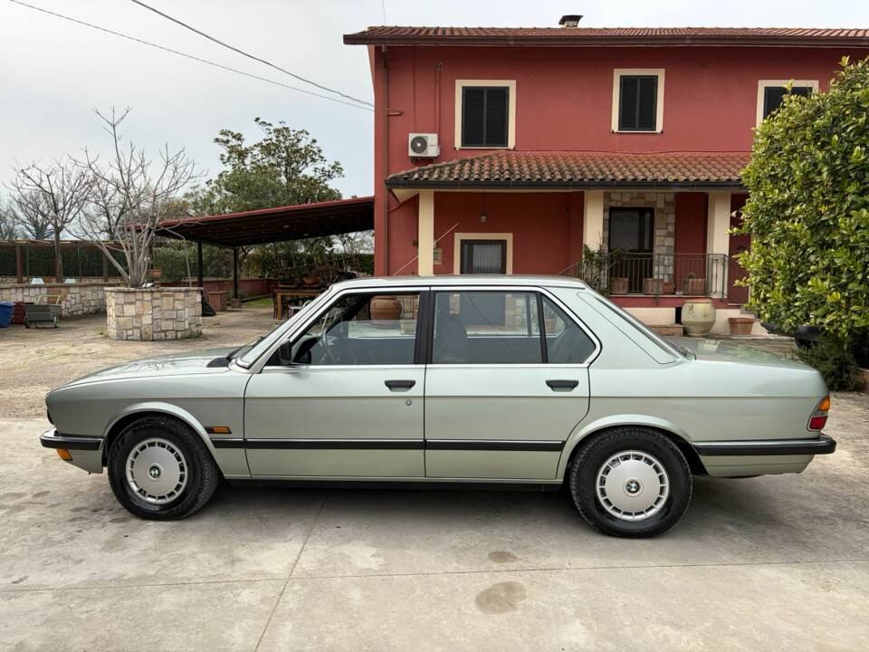 Bild 5/41 von BMW 520i (1982)