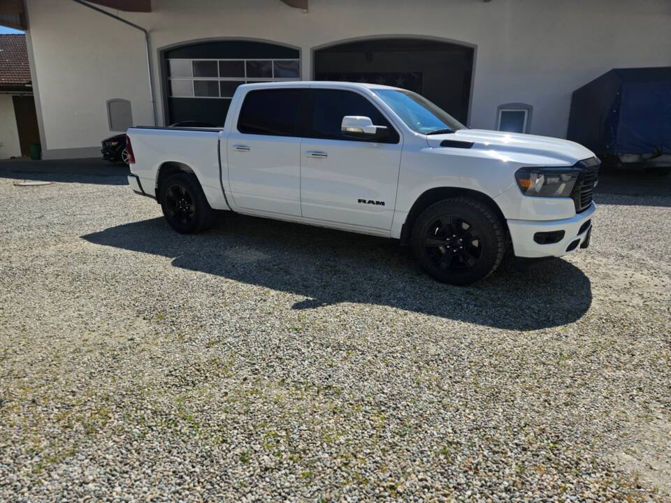 Image 20/62 of Dodge Ram 1500 (2020)