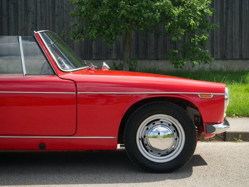 Image 22/29 of Innocenti Spider S (1966)