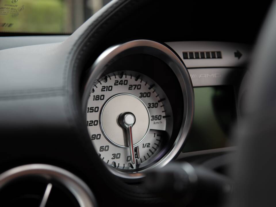 Image 30/45 of Mercedes-Benz SLS AMG Roadster (2012)