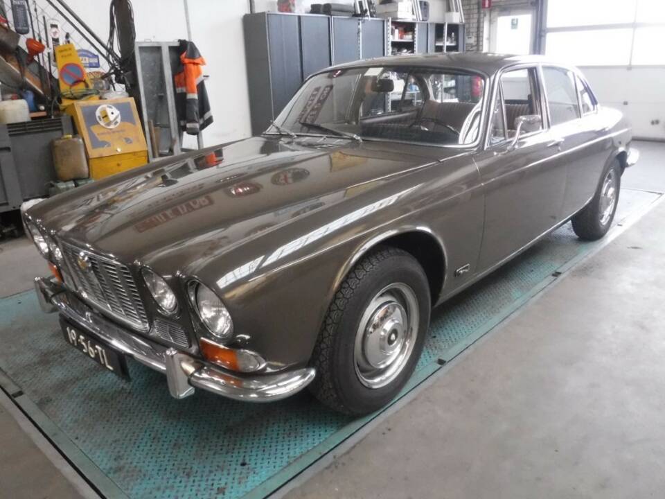 Afbeelding 32/50 van Jaguar XJ 6 2.8 (1972)