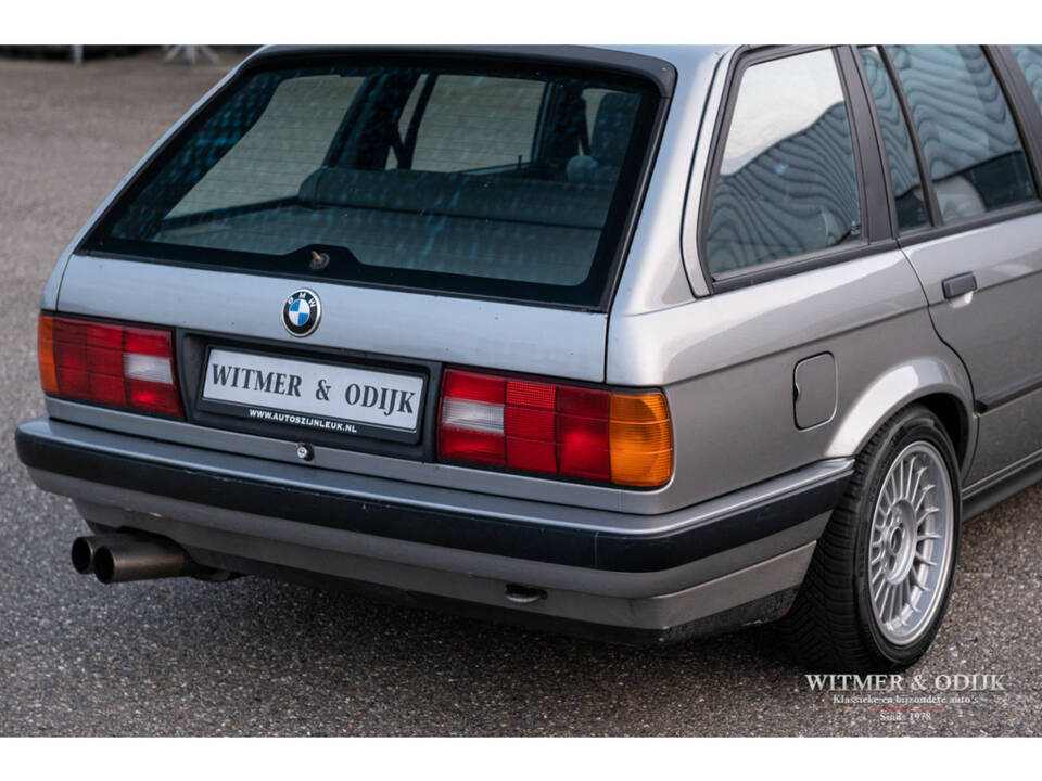 Image 28/50 de BMW 320i Touring (1989)