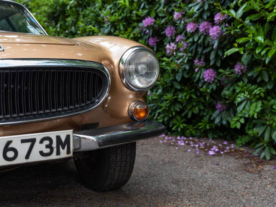 Image 7/50 of Volvo 1800 ES (1973)