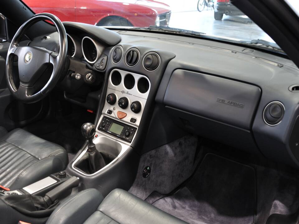 Image 23/32 of Alfa Romeo Spider 3.0 V6 24V (2002)