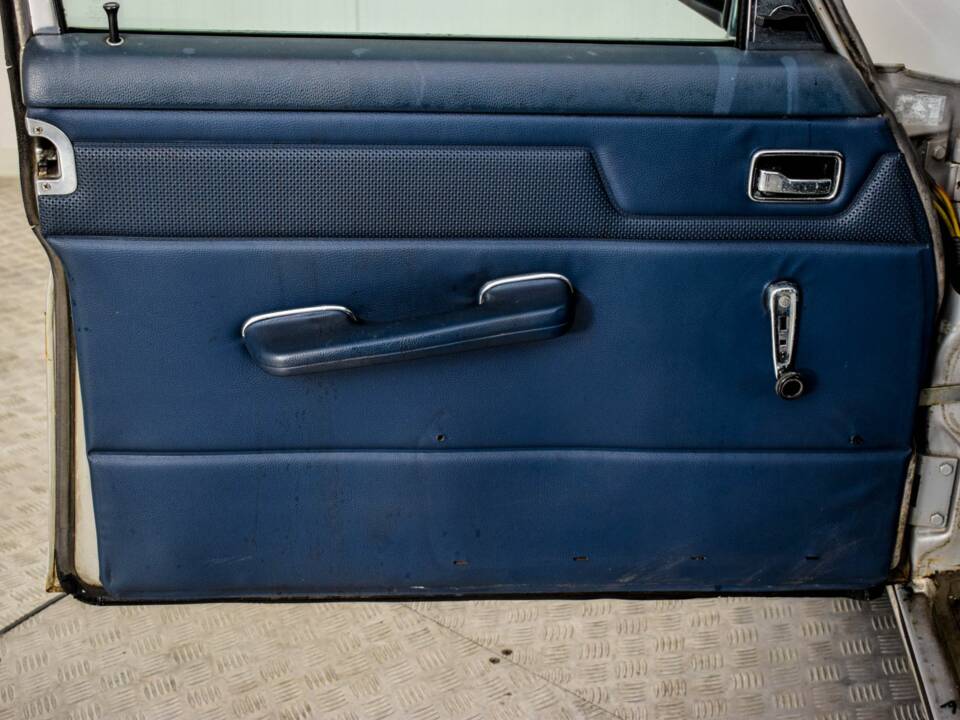 Image 35/50 of Mercedes-Benz 240 D (1976)