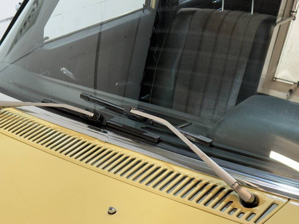 Immagine 28/35 di Mercedes-Benz 200 (1975)
