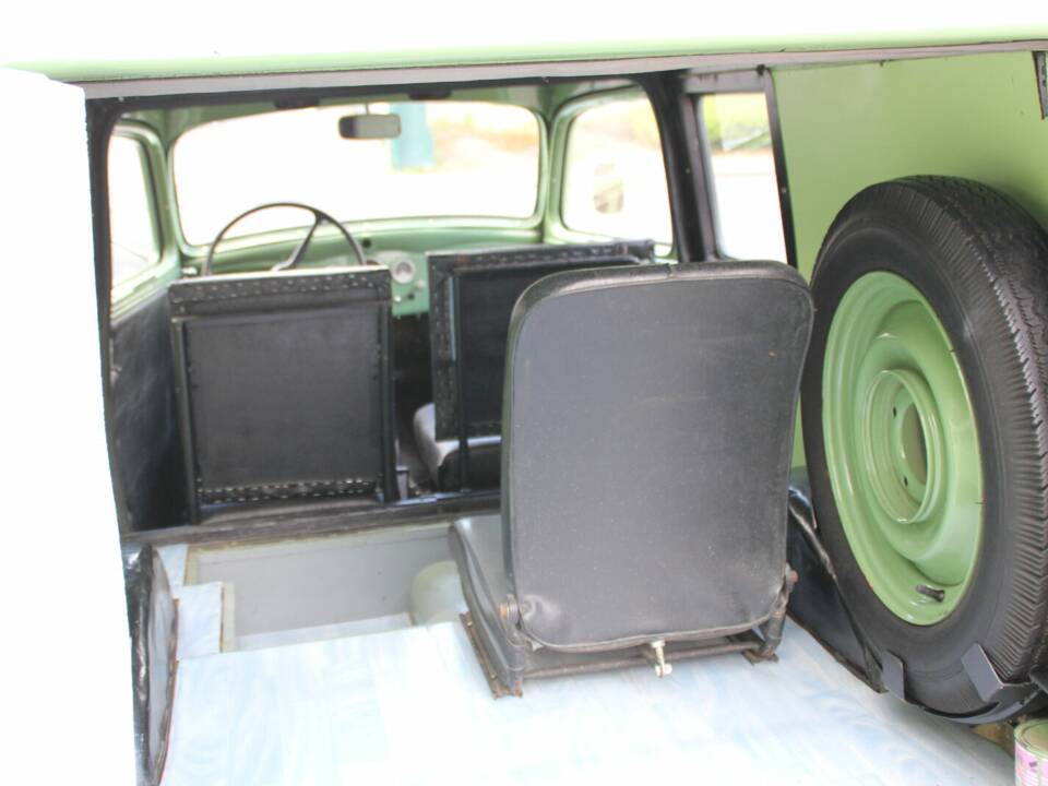 Imagen 8/16 de SIMCA 8 Camionnette (1949)