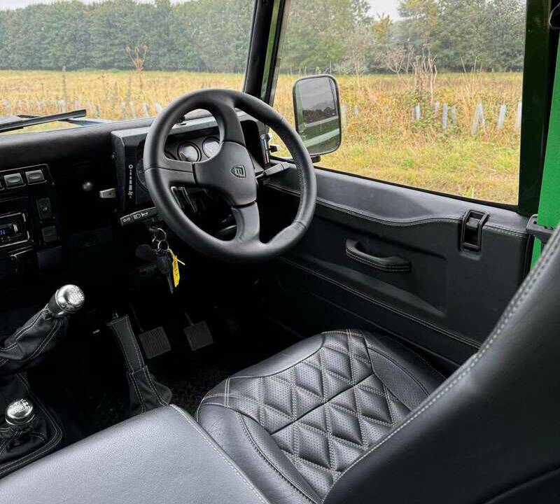 Image 2/5 de Land Rover Defender 110 (2005)