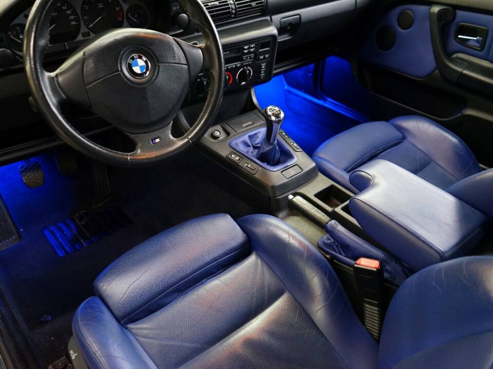 Image 19/33 of BMW 323ti Compact (1999)