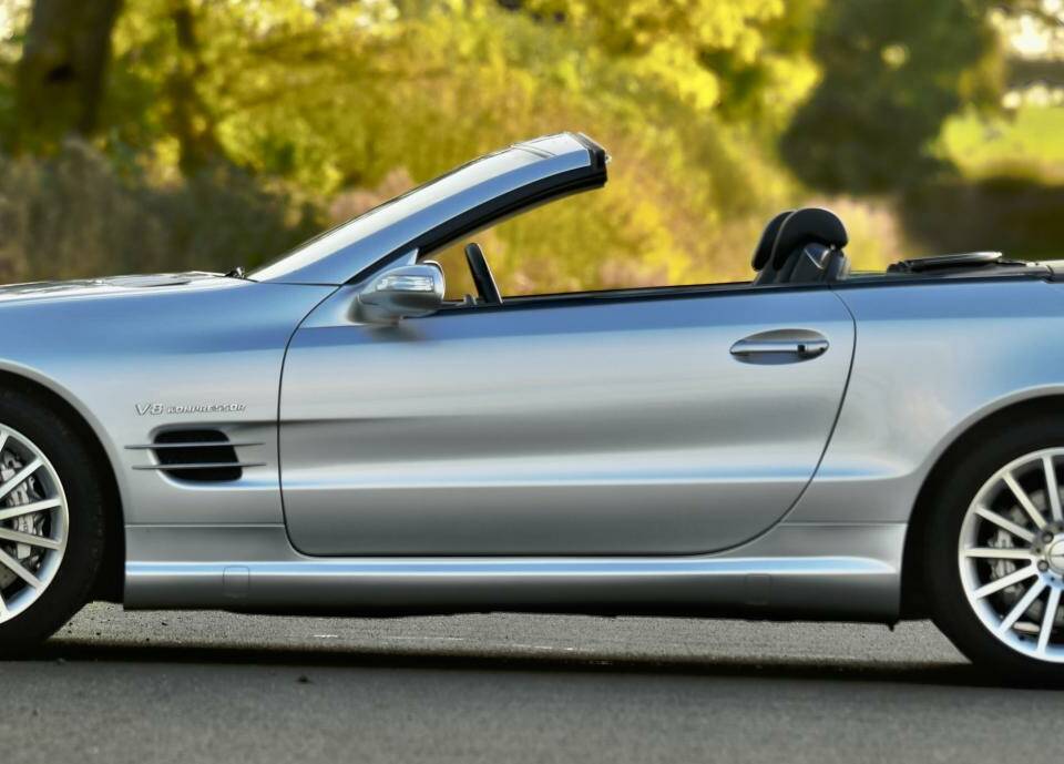 Immagine 8/50 di Mercedes-Benz SL 55 AMG (2006)