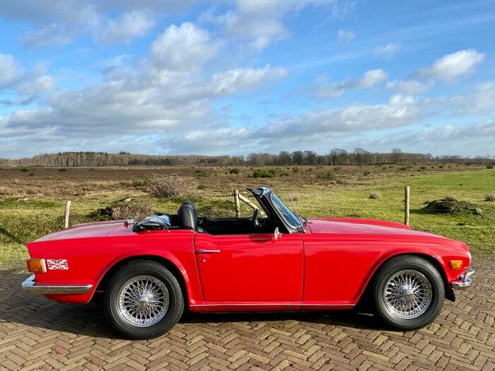 Image 5/7 of Triumph TR 6 (1971)