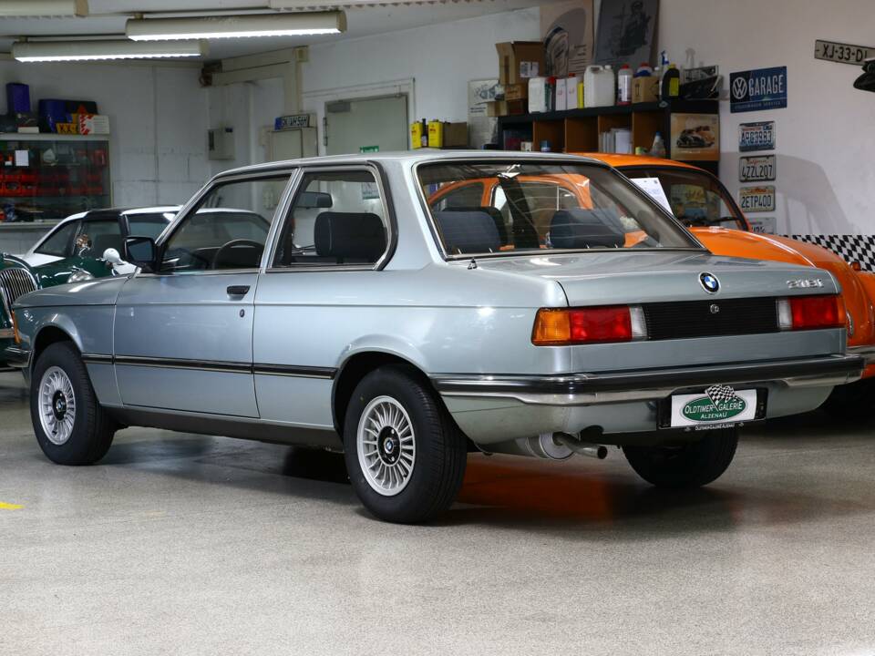 Immagine 13/22 di BMW 318i (1981)