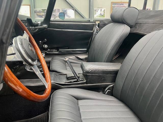 Image 4/5 of Jaguar E-Type (1969)