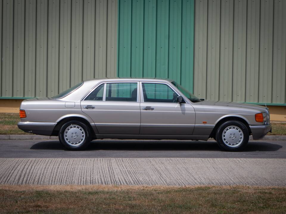 Bild 4/29 von Mercedes-Benz 300 SEL (1990)