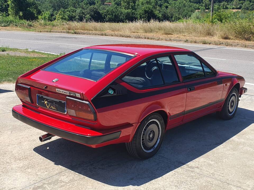 Image 4/35 of Alfa Romeo GTV 2.0 (1981)