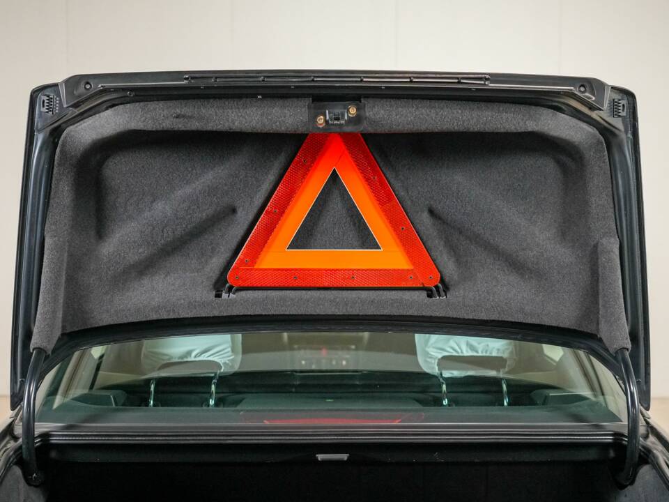 Image 32/32 of Mercedes-Benz 500 E (1992)