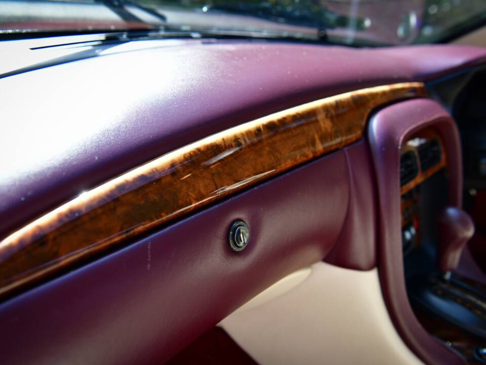 Obraz 50/50 pojazdu Aston Martin DB 7 (1997)