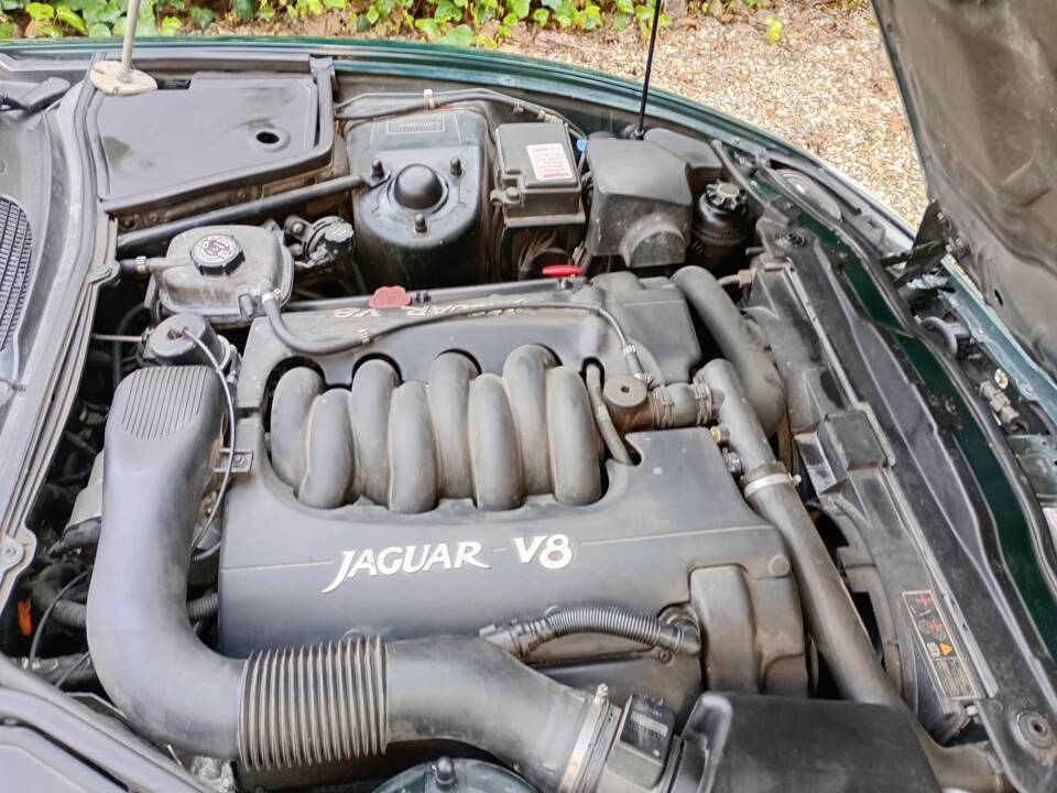 Immagine 26/39 di Jaguar XK8 4.0 (1998)