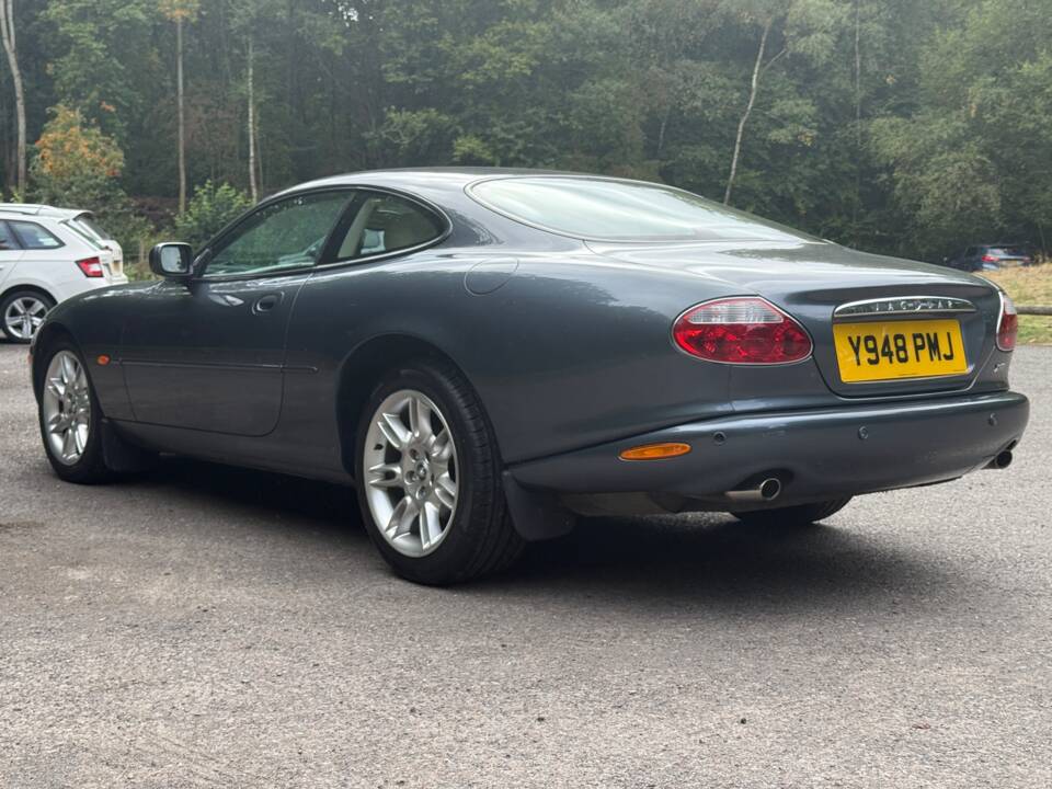 Image 5/23 of Jaguar XK8 4.0 (2001)