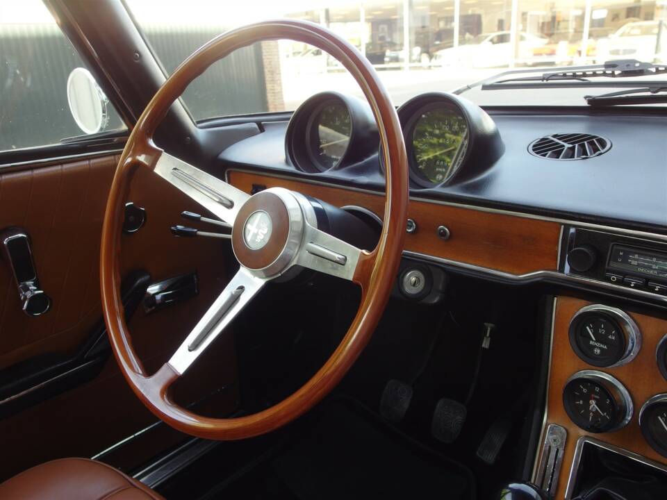 Image 48/99 of Alfa Romeo 1750 Berlina (1970)