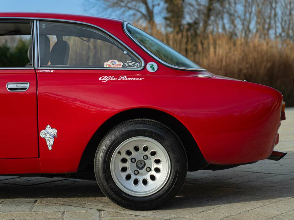 Bild 26/50 von Alfa Romeo 2000 GT Veloce (1973)