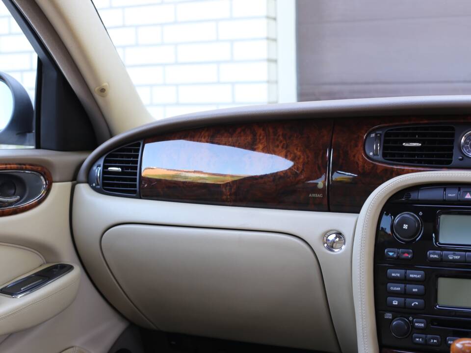 Imagen 63/77 de Jaguar XJ 8 4.2 (2005)