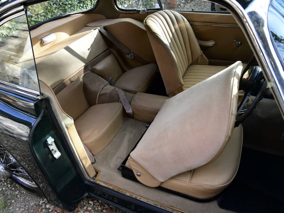 Image 32/50 of Jaguar XK 150 FHC (1960)
