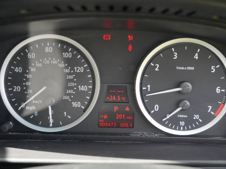 Bild 36/48 von BMW 550i (2006)