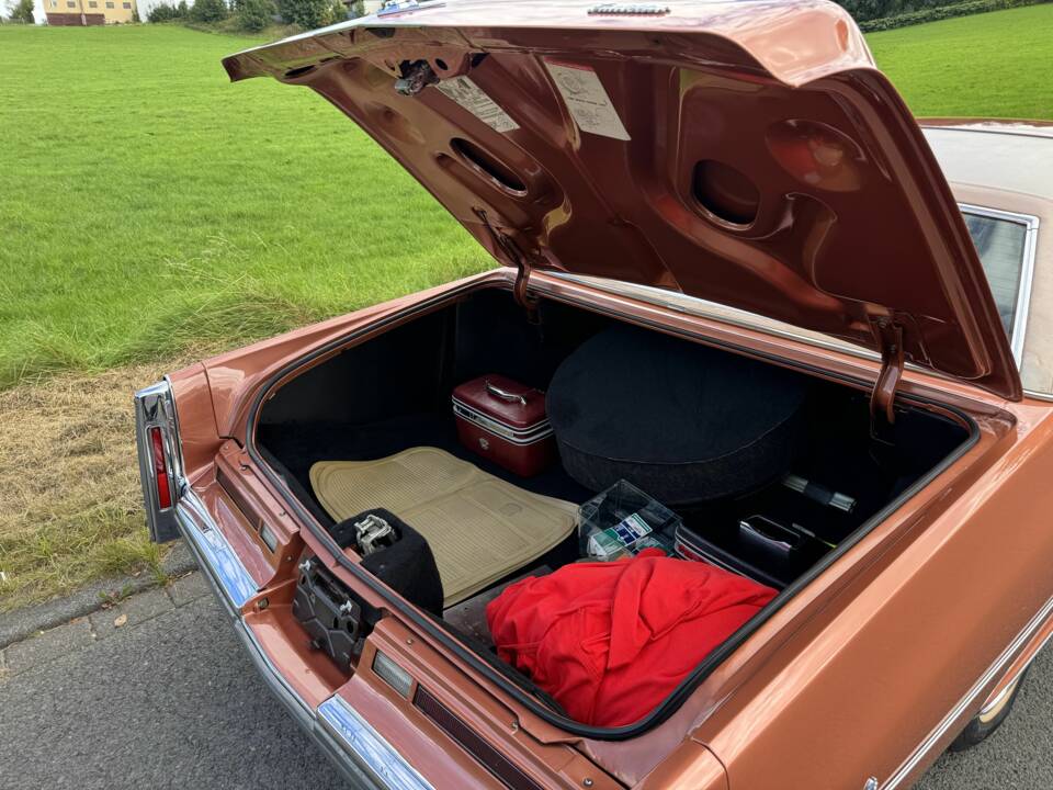 Bild 17/20 von Cadillac Coupe DeVille (1974)