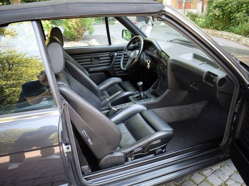 Afbeelding 8/13 van BMW 318i (1993)