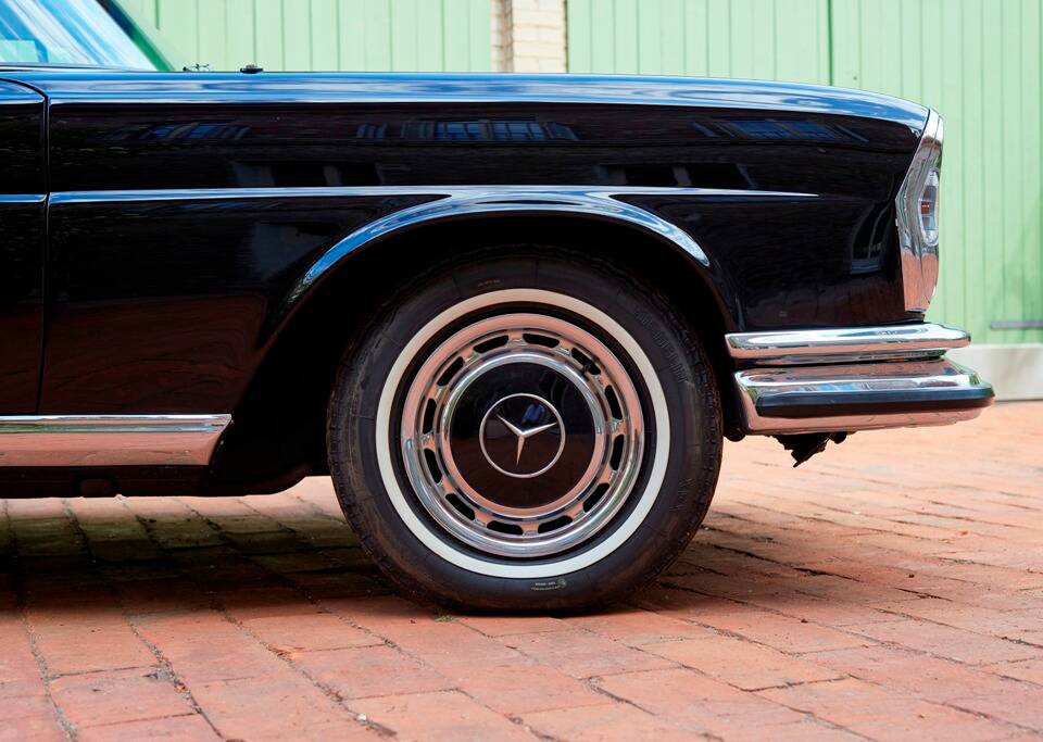 Image 89/188 of Mercedes-Benz 280 SE 3,5 (1971)