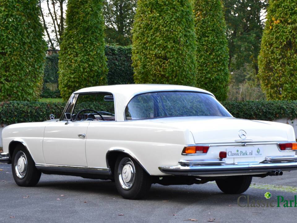Image 3/50 of Mercedes-Benz 250 SE (1966)