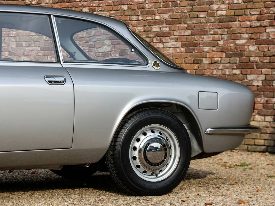 Afbeelding 14/50 van Alfa Romeo 1750 GT Veloce (1969)