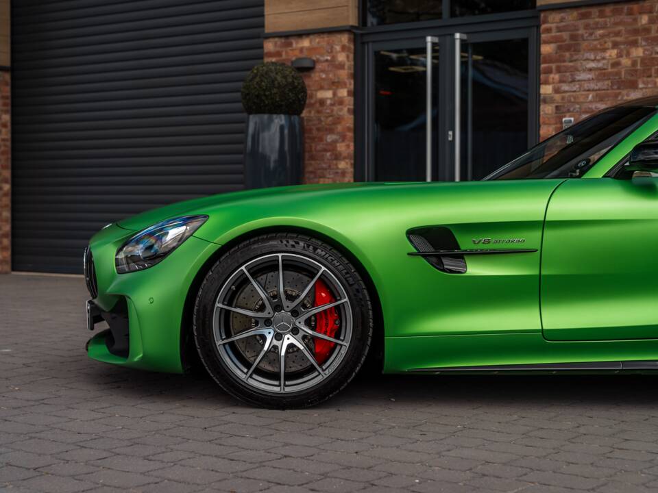 Image 18/67 of Mercedes-AMG GT-R (2018)